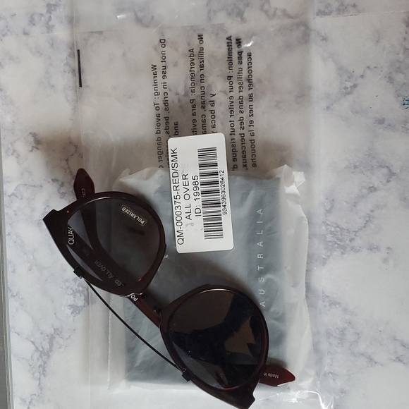 Sunnies - Picture 3 of 3